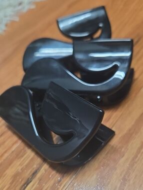4 Laurrude Hair Clips - Black 🖤